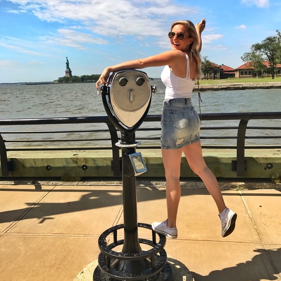 Meet your Posher, Lauren - Picture 1 of 1